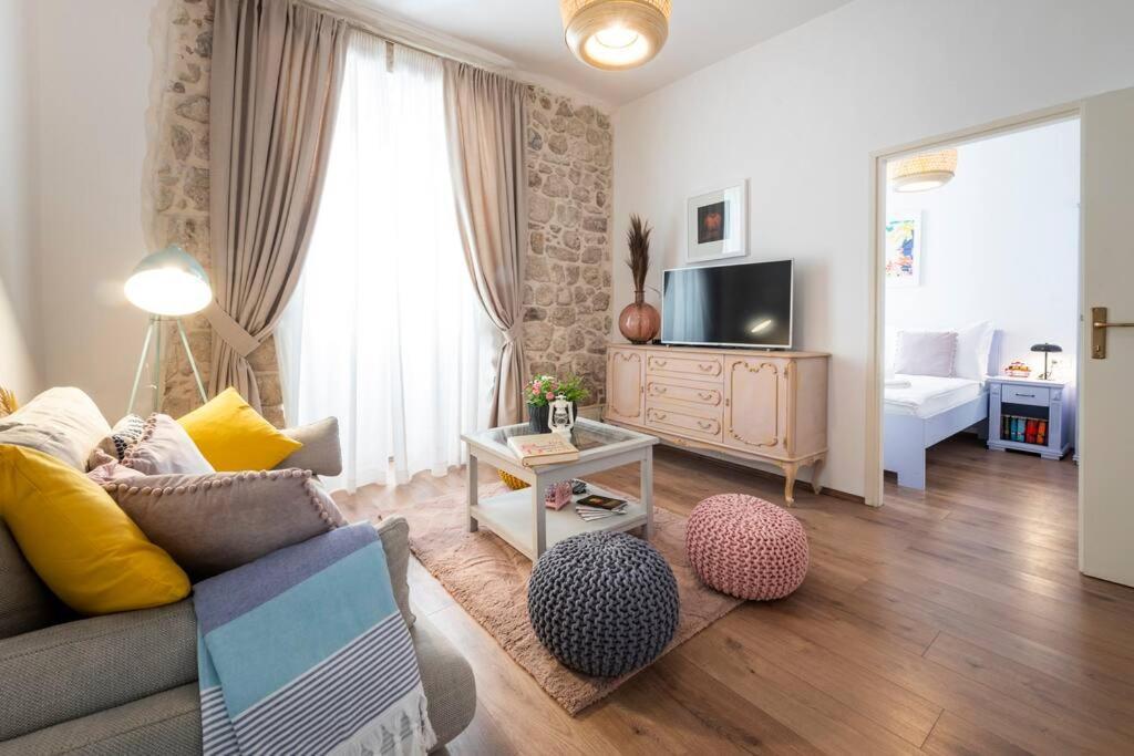 Flora-Heartbeat Old City Three Bedrooms Apartment Дубровник Экстерьер фото