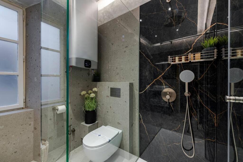 Flora-Heartbeat Old City Three Bedrooms Apartment Дубровник Экстерьер фото