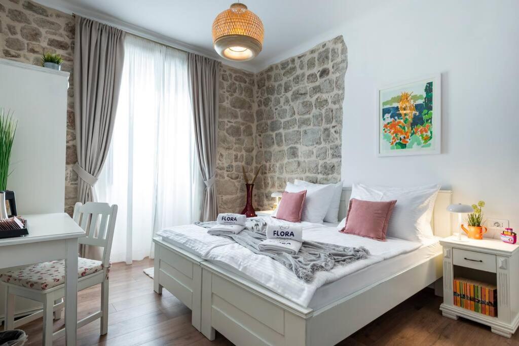 Flora-Heartbeat Old City Three Bedrooms Apartment Дубровник Экстерьер фото