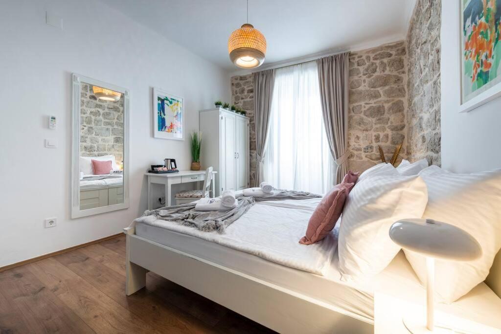 Flora-Heartbeat Old City Three Bedrooms Apartment Дубровник Экстерьер фото