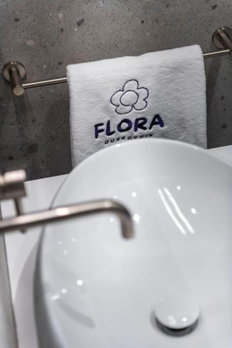 Flora-Heartbeat Old City Three Bedrooms Apartment Дубровник Экстерьер фото