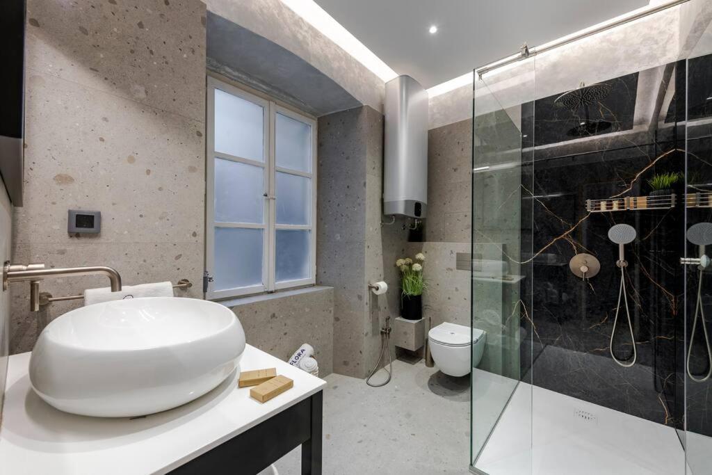 Flora-Heartbeat Old City Three Bedrooms Apartment Дубровник Экстерьер фото