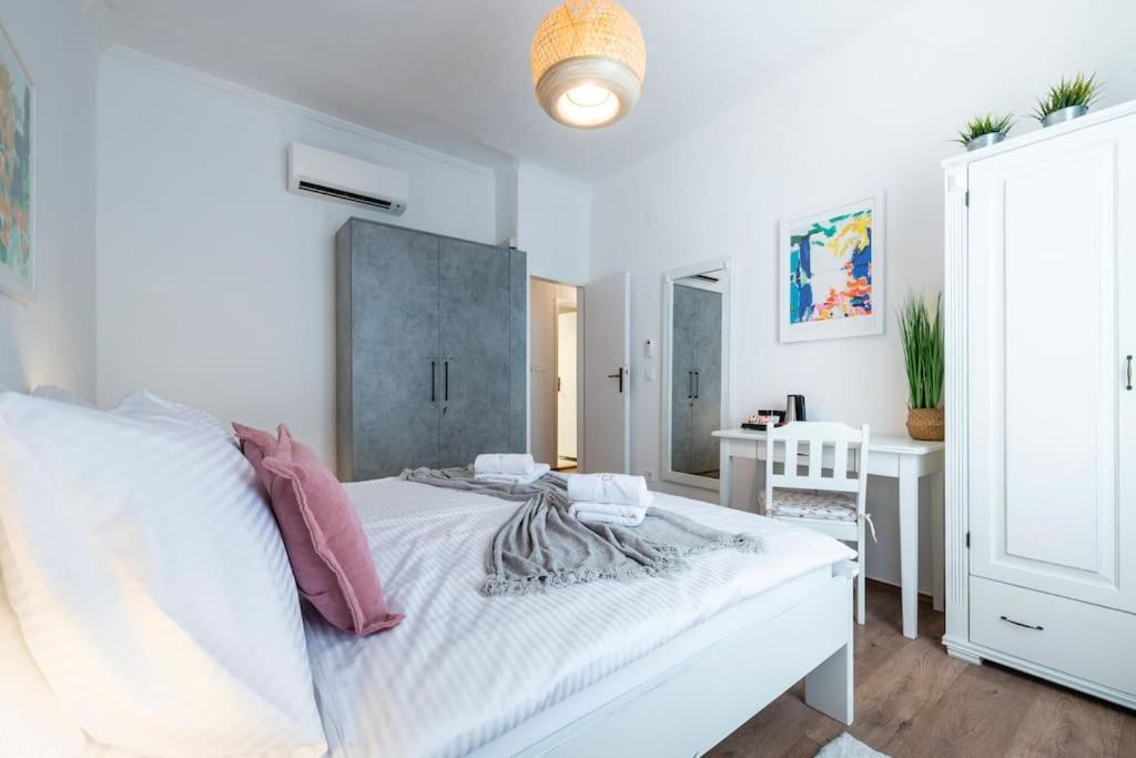 Flora-Heartbeat Old City Three Bedrooms Apartment Дубровник Экстерьер фото