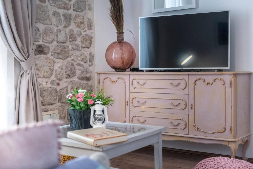 Flora-Heartbeat Old City Three Bedrooms Apartment Дубровник Экстерьер фото