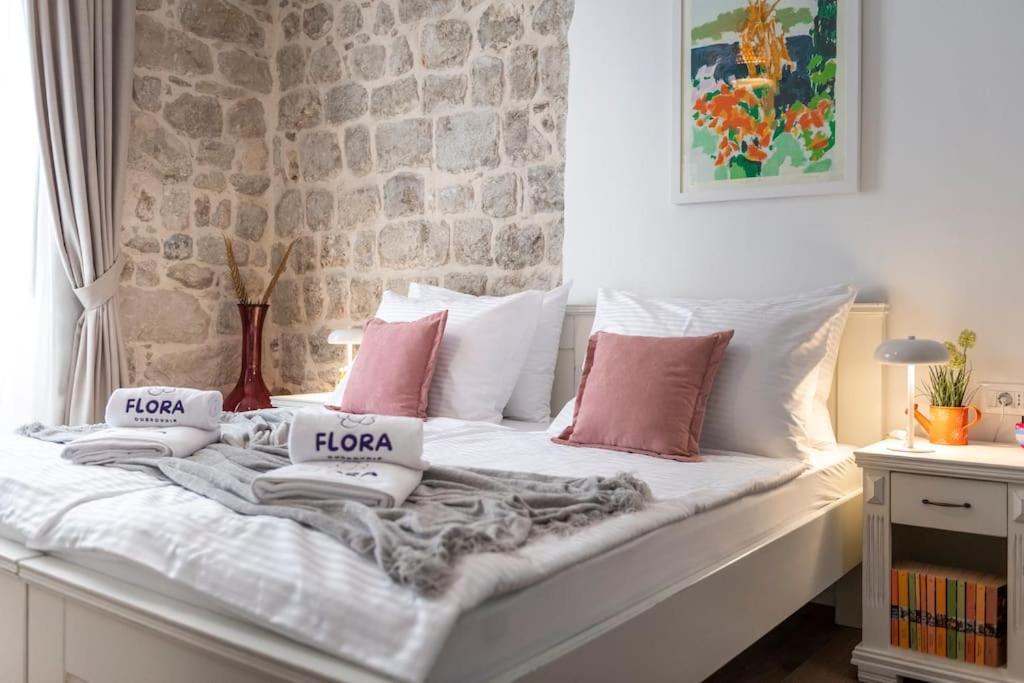 Flora-Heartbeat Old City Three Bedrooms Apartment Дубровник Экстерьер фото