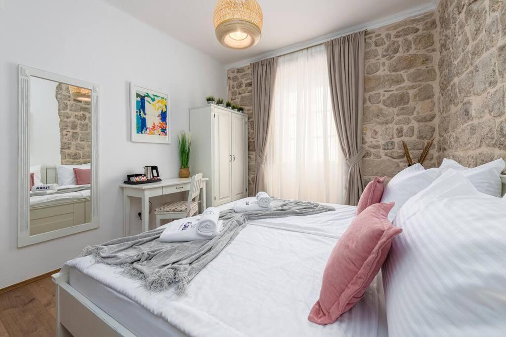 Flora-Heartbeat Old City Three Bedrooms Apartment Дубровник Экстерьер фото