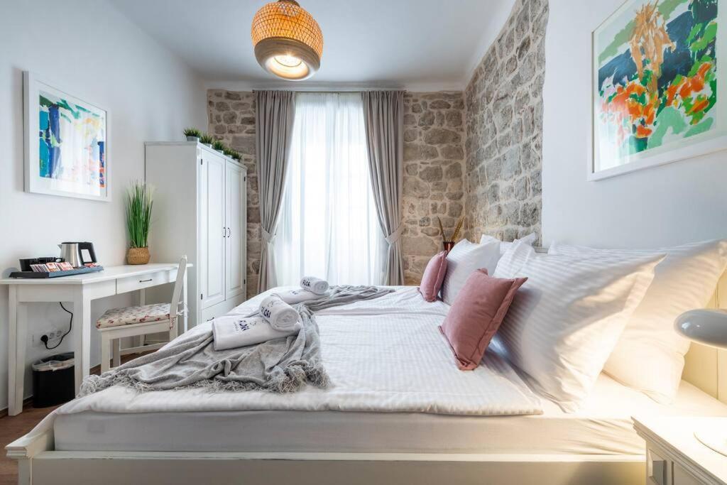 Flora-Heartbeat Old City Three Bedrooms Apartment Дубровник Экстерьер фото