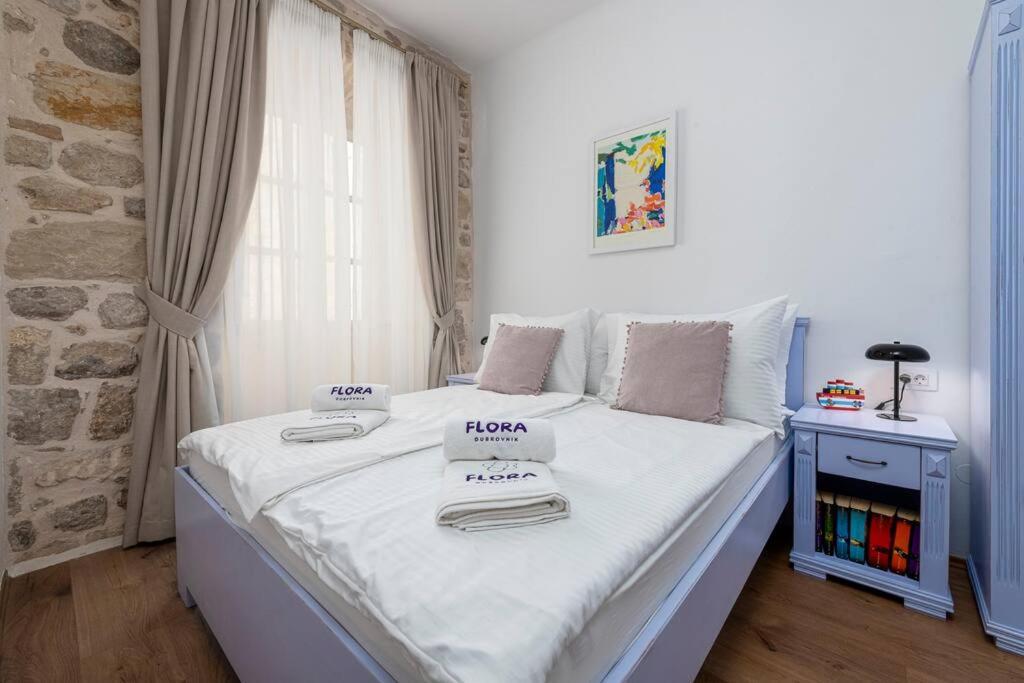 Flora-Heartbeat Old City Three Bedrooms Apartment Дубровник Экстерьер фото